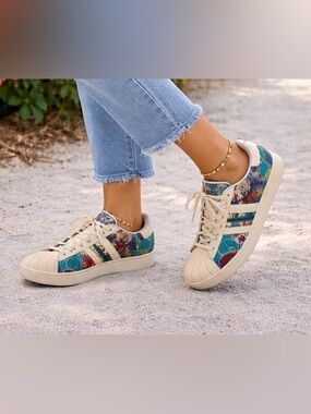 Adidas limited edition unique size 7.5